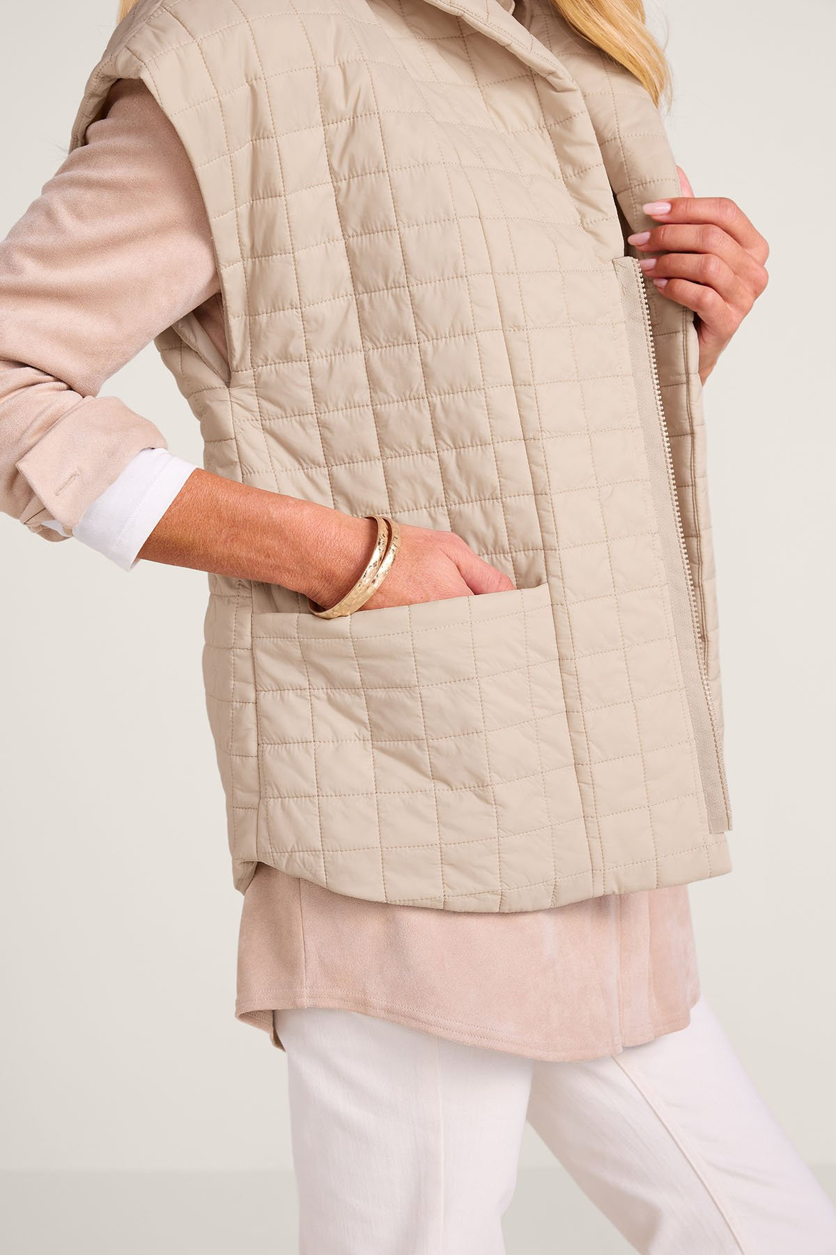 Daybreaker Lightweight Quilted Vest - thumbnail 5