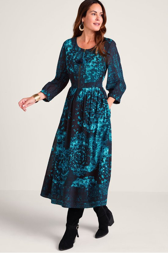 Spectral 3/4 Sleeve Crepe Midi Dress