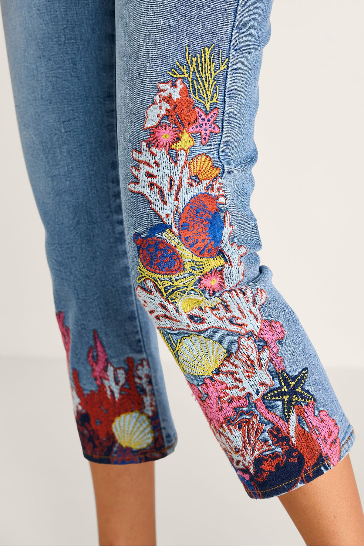 Embellished Sealife Pull On Crop Jeans - thumbnail 4