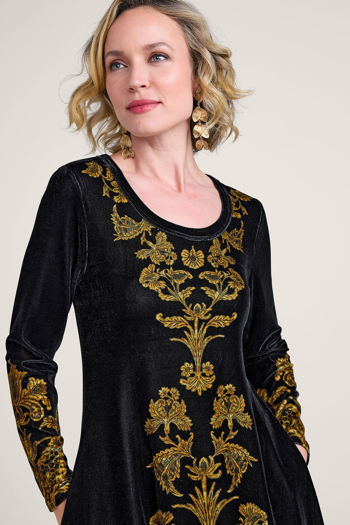 Santiago Stretch Velvet Damask Maxi Dress - thumbnail 4