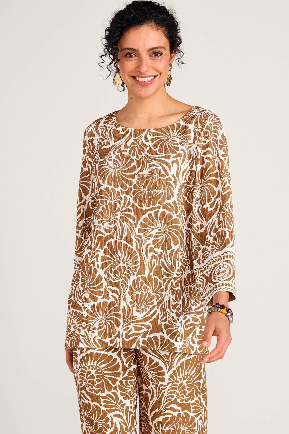 2ew85__nautical-shells-neutral_0