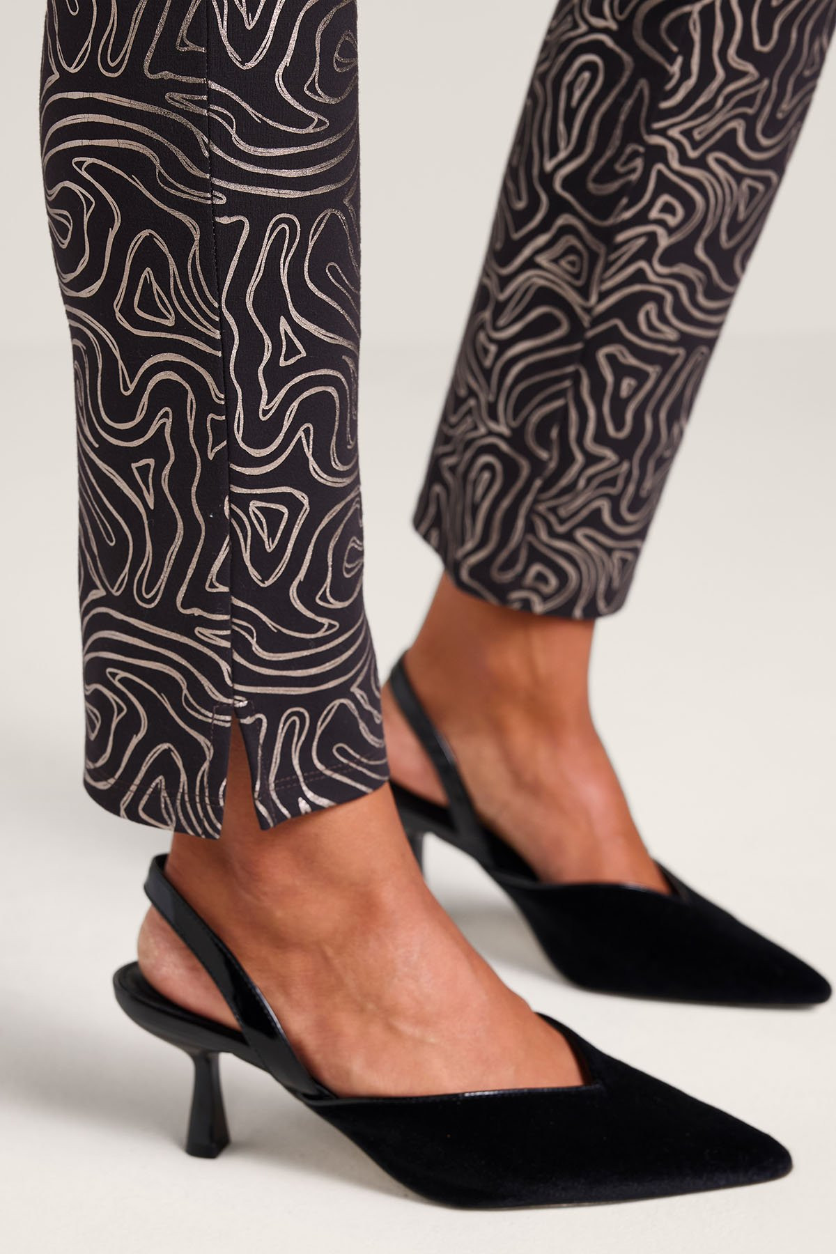 2gm70__gold-squiggle_5