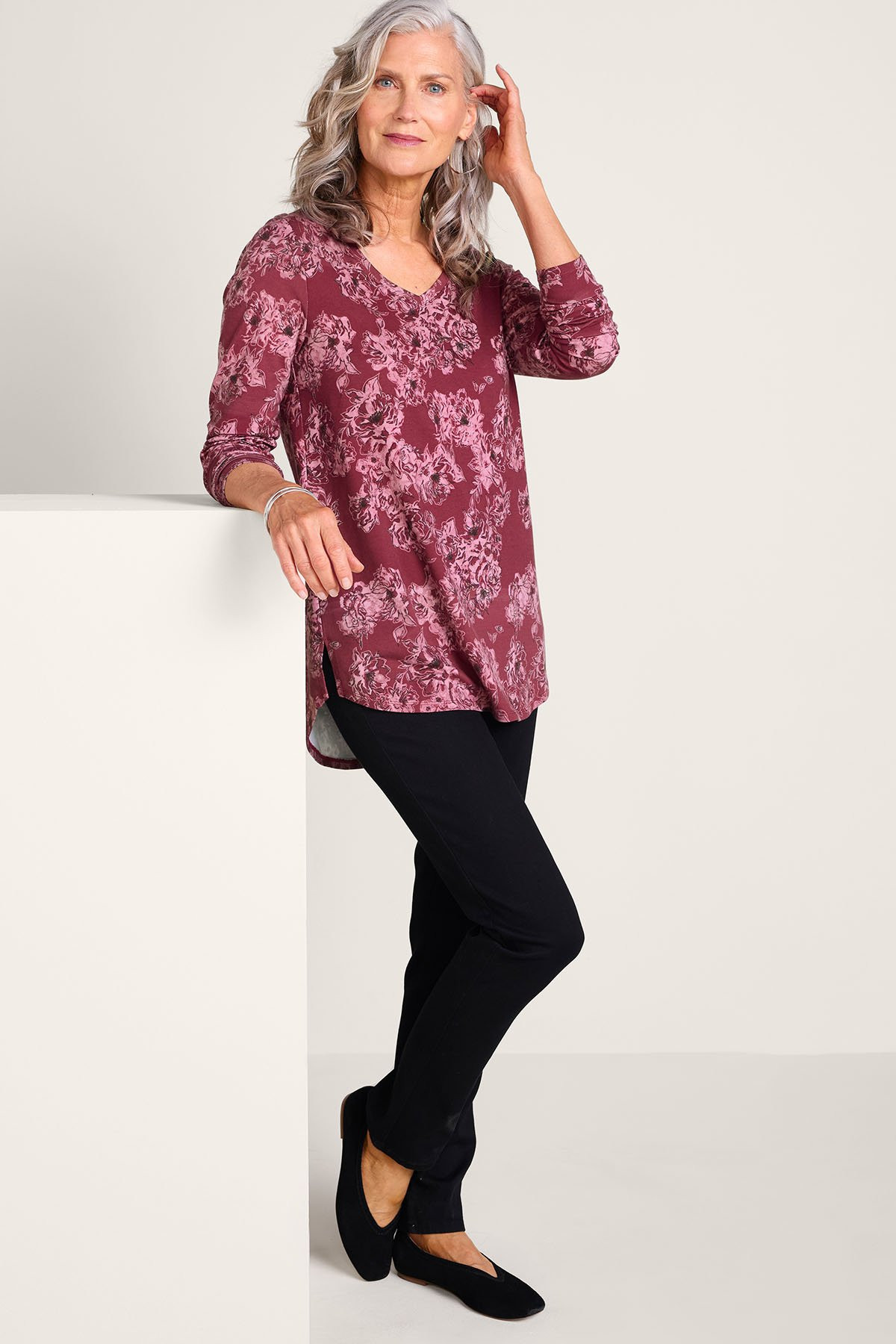 2gn18__textured-floral-wine_2