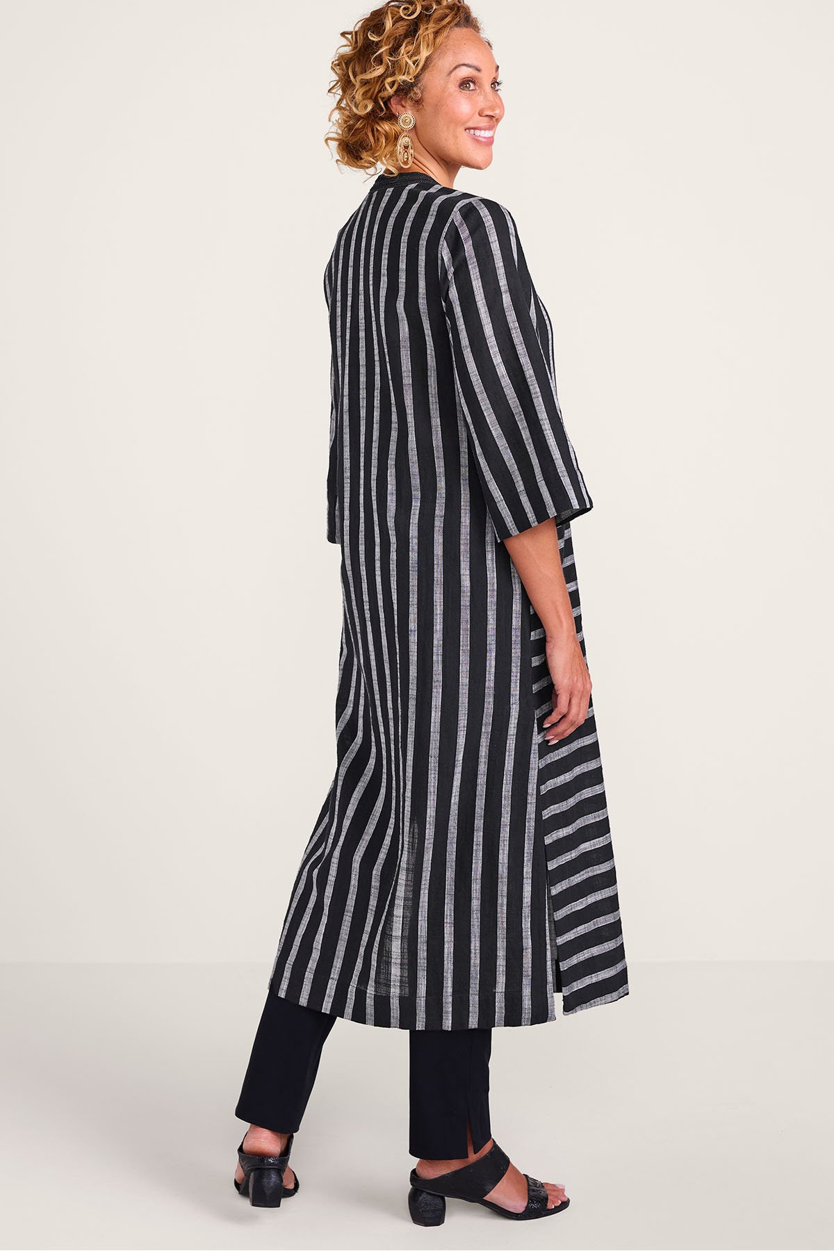 2cg73__black-white_2