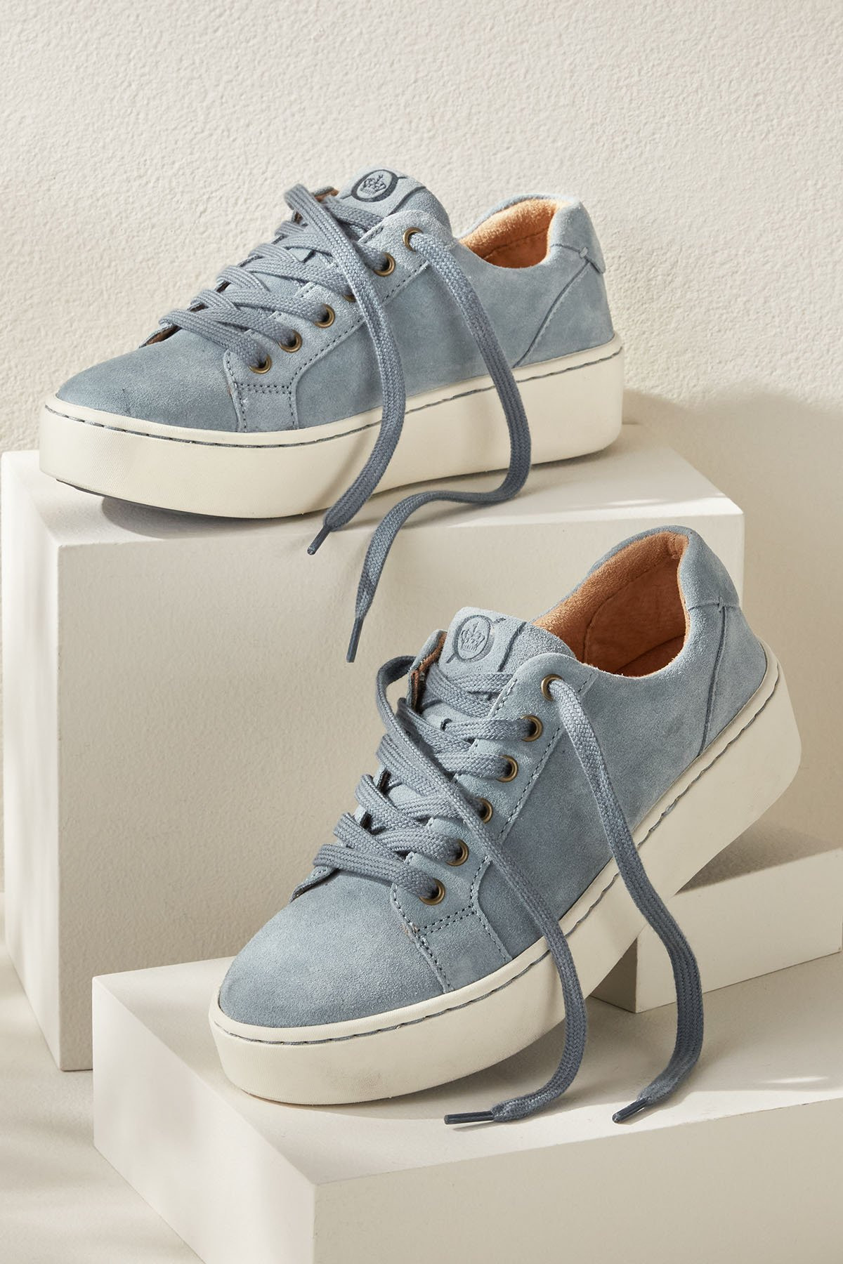 1dl00__light-blue-suede_0