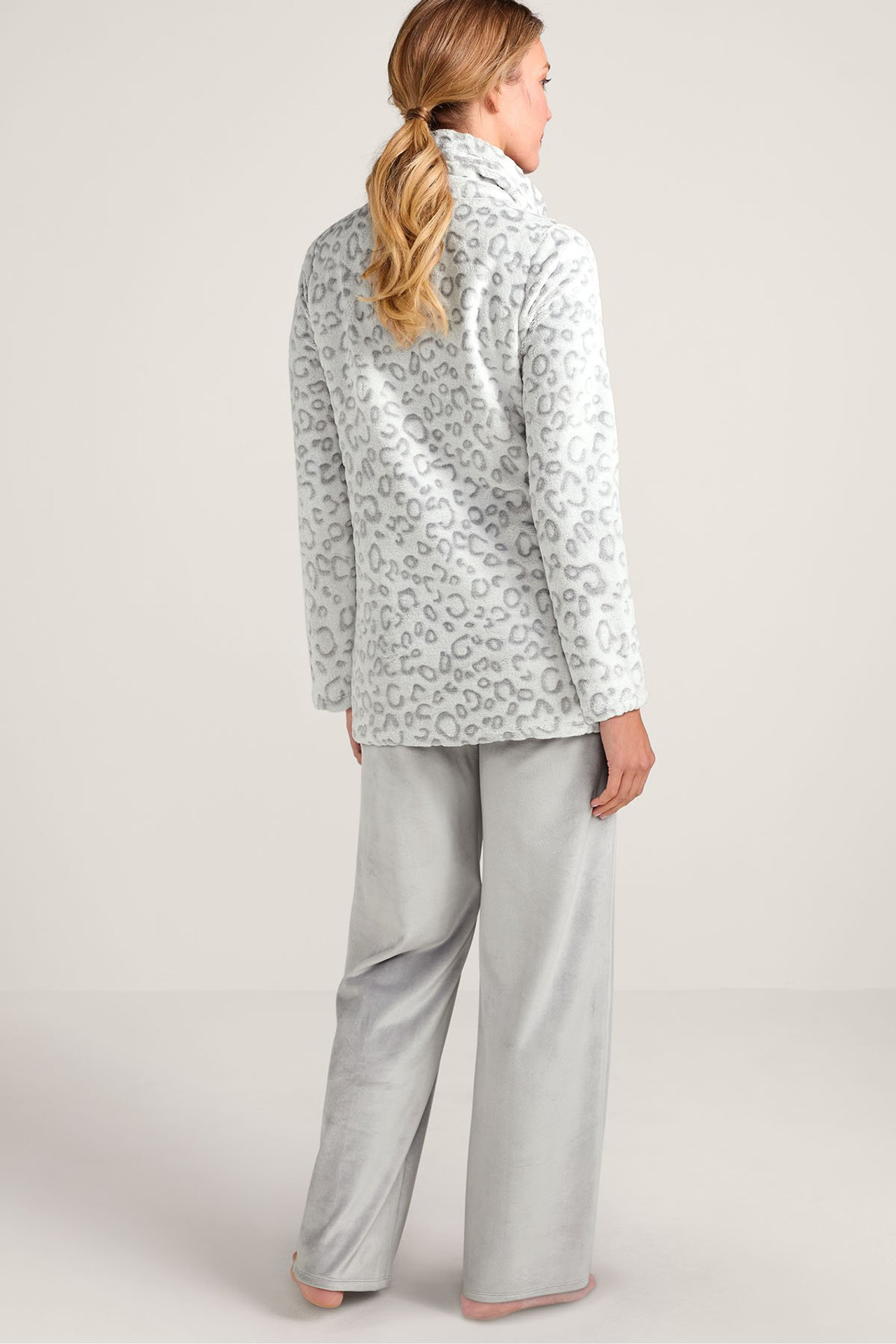 2hd37__grey-leopard_2