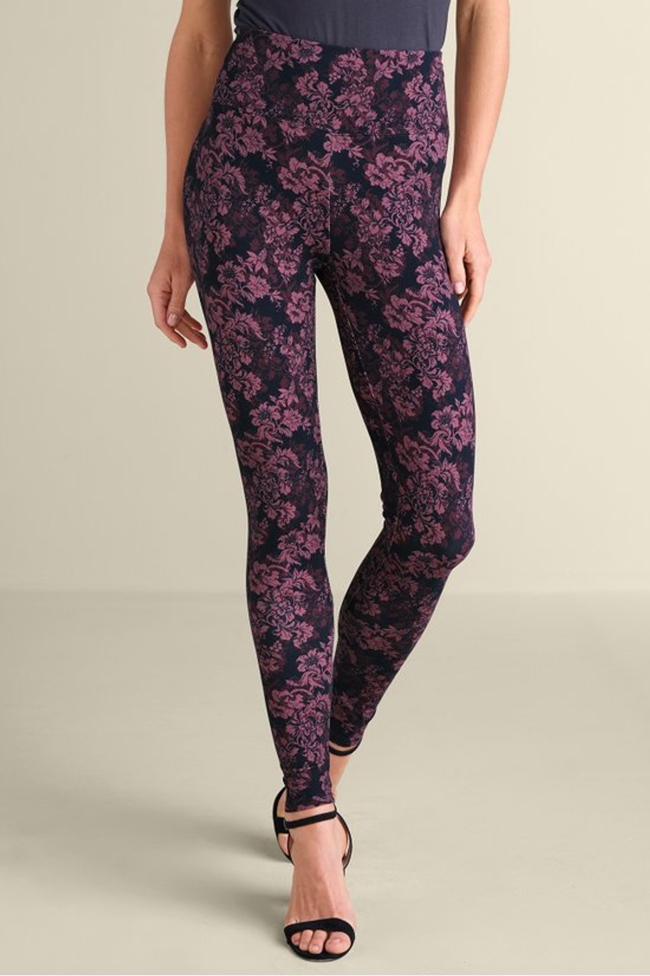 2fr05__chalet-lace-wine_0