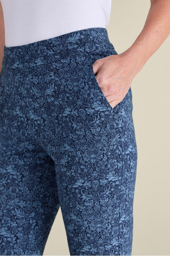 2fy76__chalet-damask-blue_5