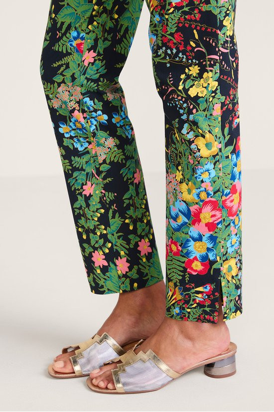 2gf50__in-bloom-black_5