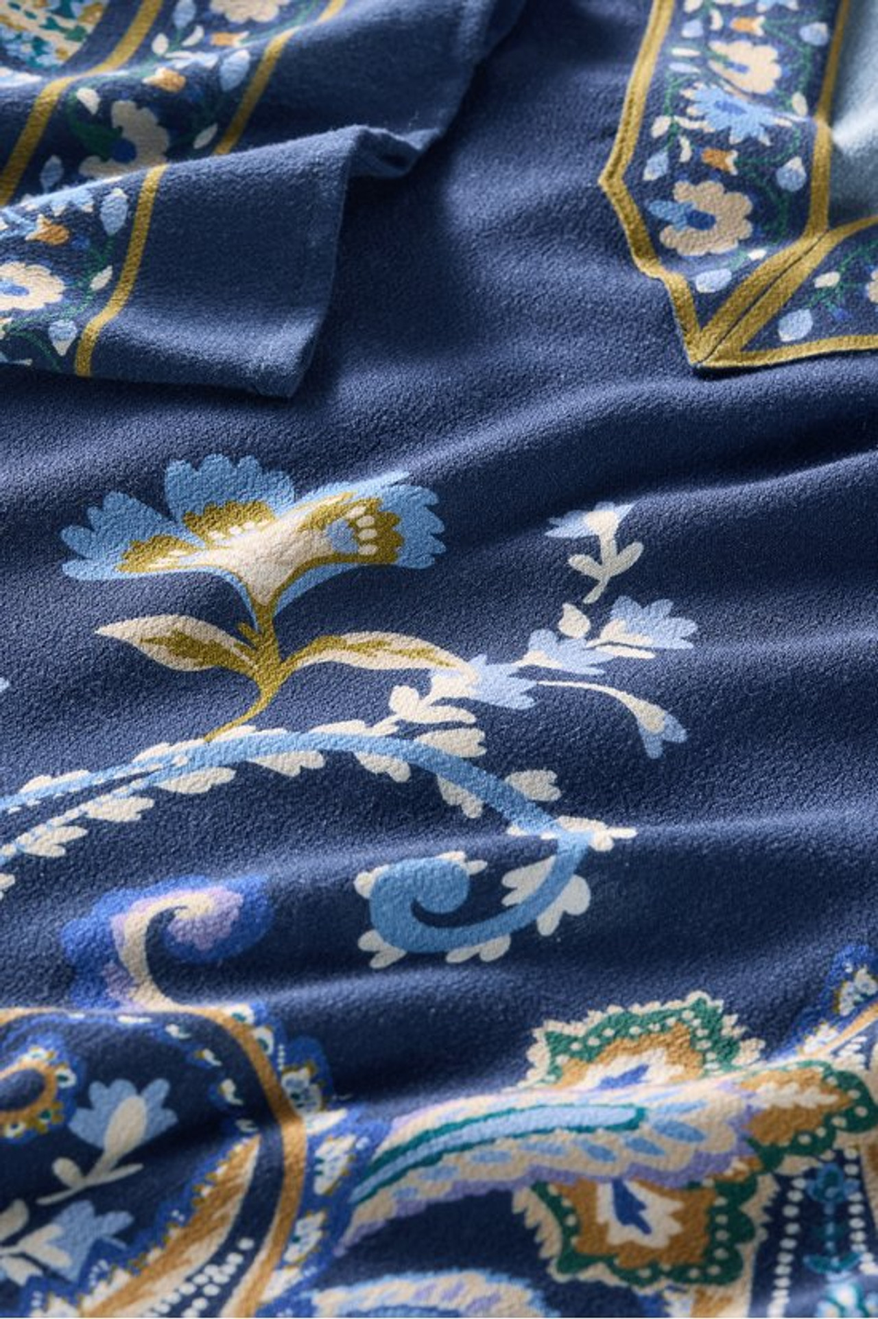 2gl40__cascading-border-navy_6