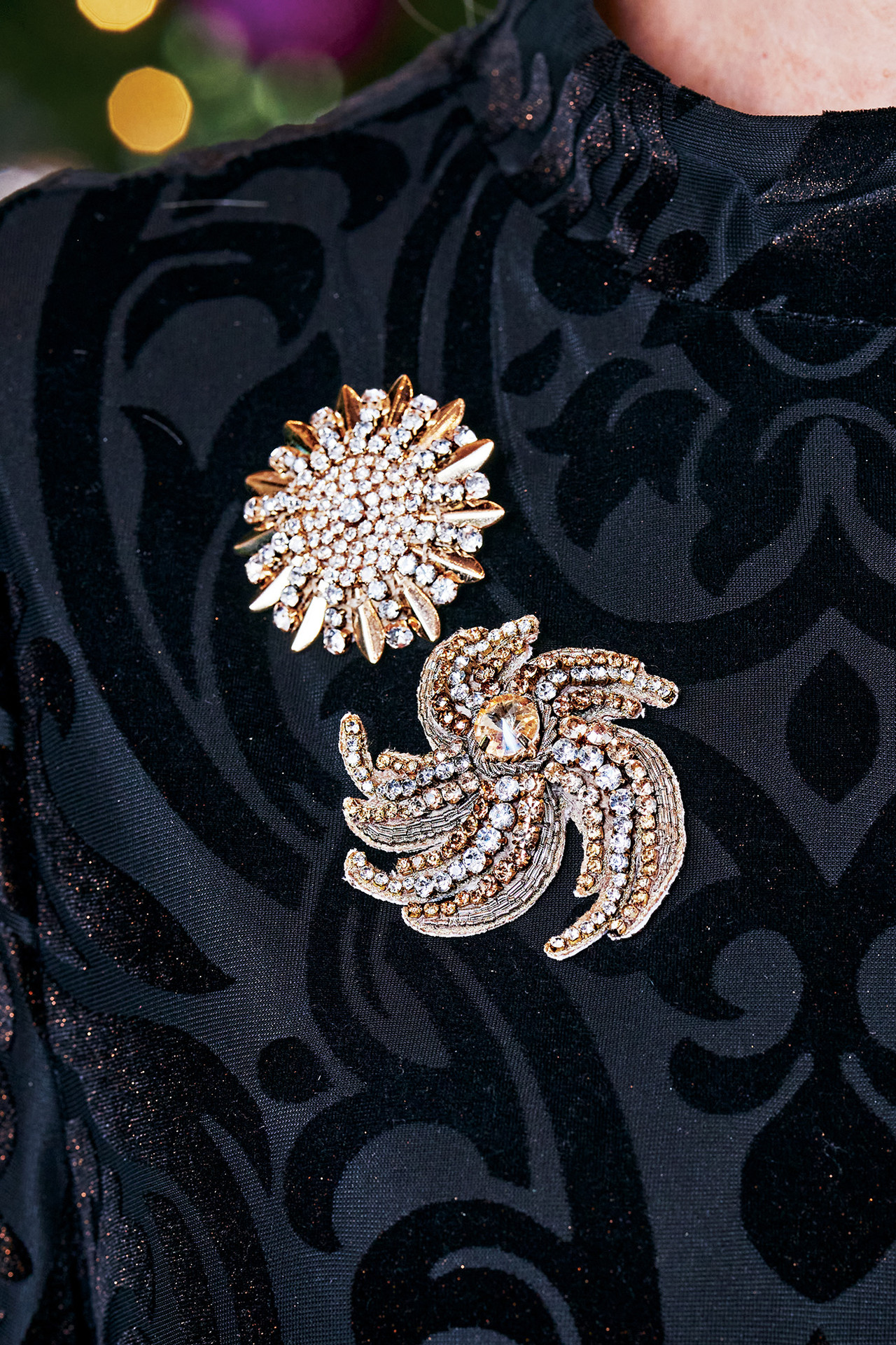Swirl Around Burst Brooch - thumbnail 2