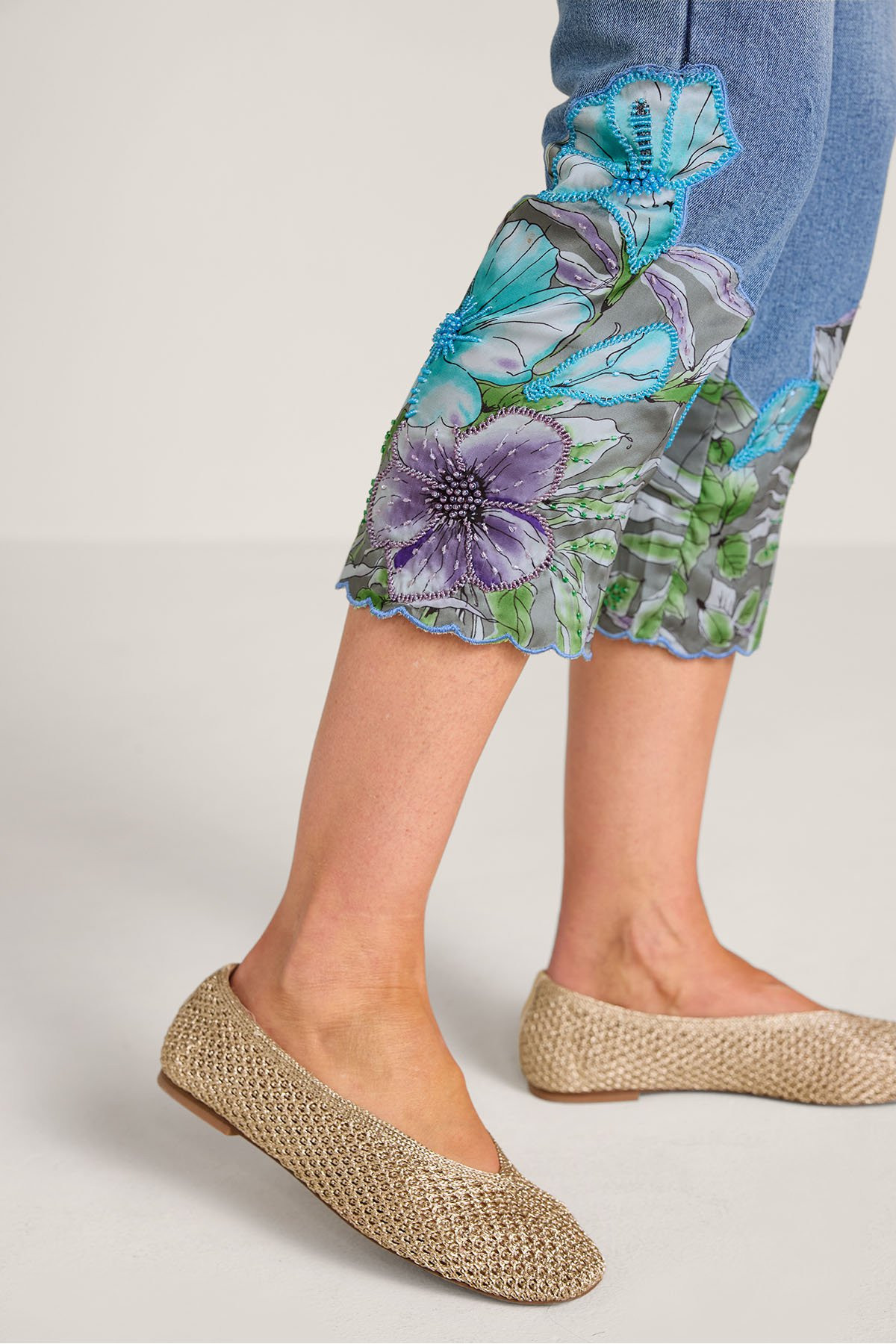 Appliqued Slim Leg Crop Jeans - thumbnail 4