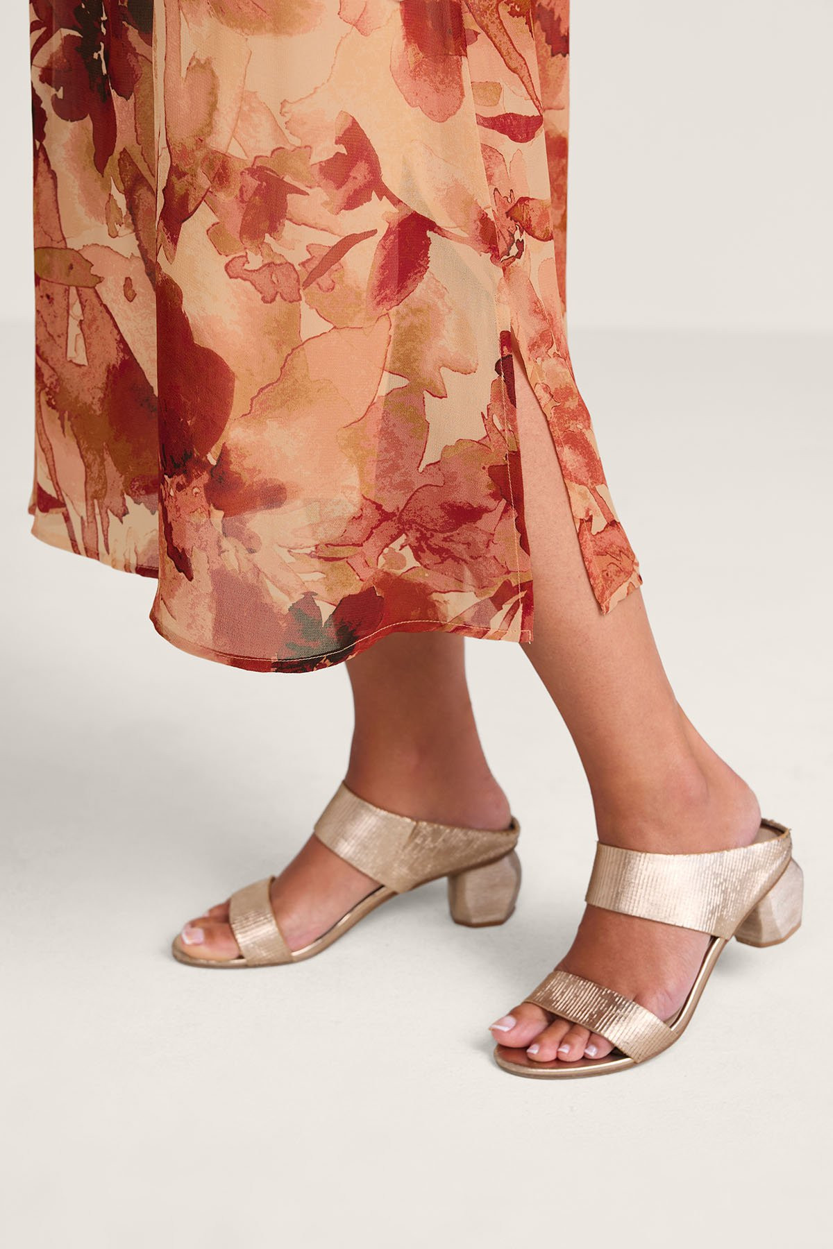 Chiffon Layered SS Midi Dress - thumbnail 3