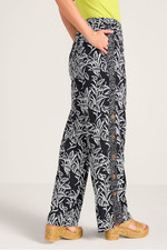 2gw82__black-white-palm_3