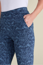2fy76__chalet-damask-blue_5