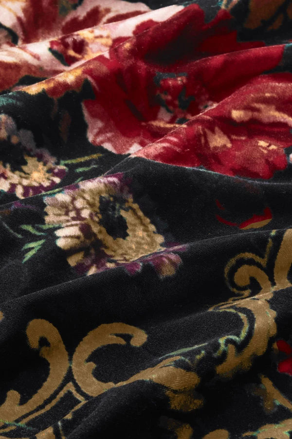 2ez47__black-baroque-garden_5