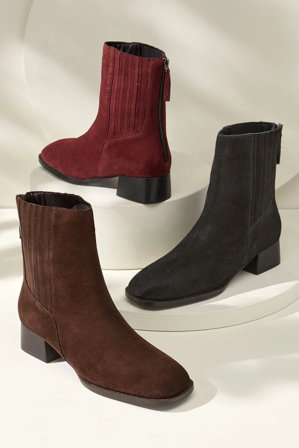 1dm78__chocolate-suede_0