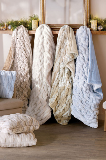 La Parisienne Faux Fur Throw in Ivory