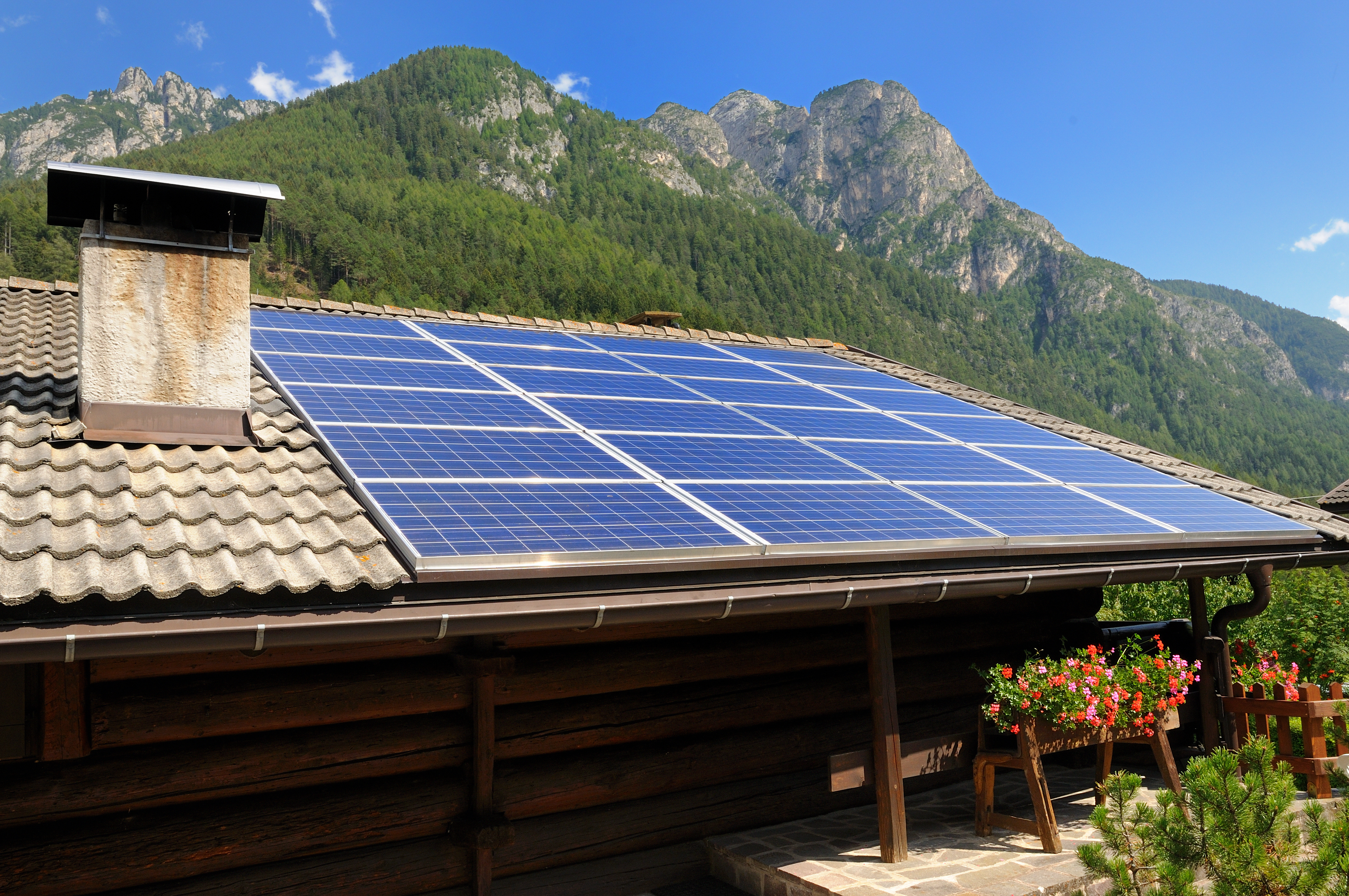 solar-home-mountain-cabin-adobestock-34935812.jpeg