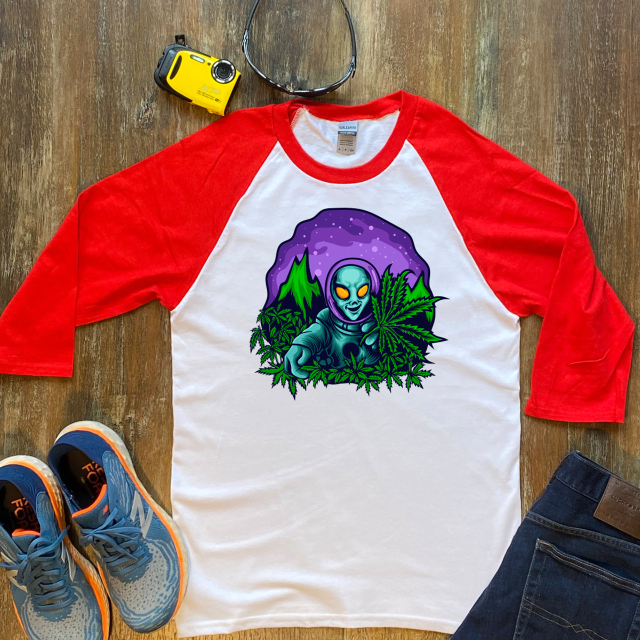 Red Unisex 3/4 Sleeve Raglan Shirt Gildan 5700 Alien Cannabis Garden