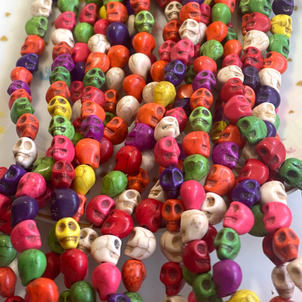 15 synthetic turquoise skull beads