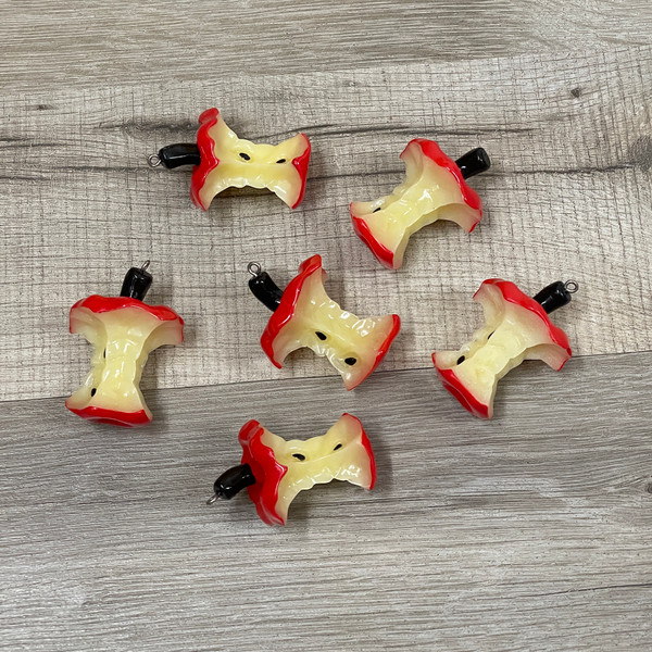 6 x Apple core resin charms