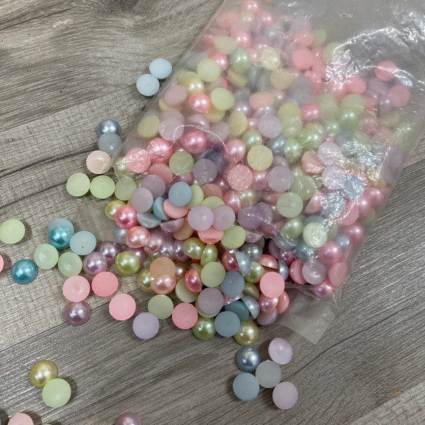Bag of Plastic pearl cabochons, B GRADE