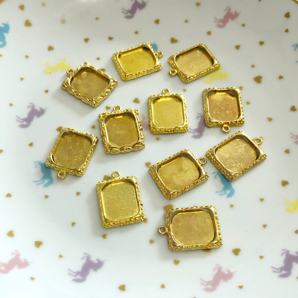 6 x Gold colour square frame setting charms
