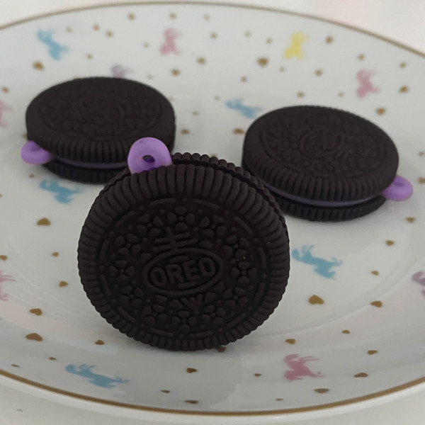 1 x Oreo biscuit charm, Brown & lilac