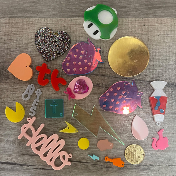 Laser cut charm & cabochon, set 15