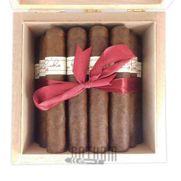 Liga Privada H99 Robusto sticks in box