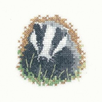 HCK1115A Heritage Crafts Badger Little Friends  Little Friends Collection by Susan Ryder