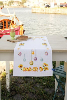 PNV156320 Vervaco Chicks & Eggs Table Runner