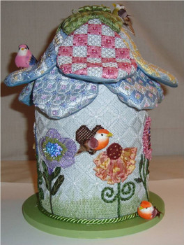 BIRDHOUSE 3D Flower 9.5” x 5.5”  18 Mesh Sew Much Fun