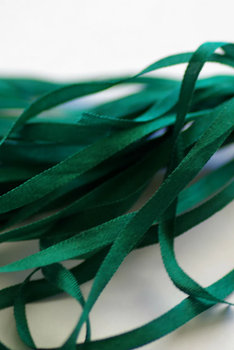 SR4 995 Emerald Isle 4mm Silken Ribbon Thread Gatherer SR4 995 Emerald Isle 4mm Silken Ribbon Thread Gatherer