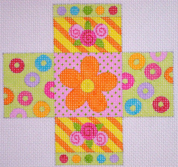 F102C Petit Four - Royal Icing Flower 5 x 5 EyeCandy Needleart