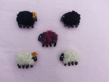 N01 White Sheep Needle Minder Camus Wooly Bottom Right