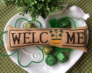 YT Wee Welcome - March Shamrock 26h x 108w Needle Bling Designs