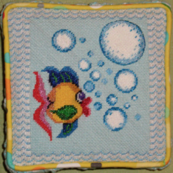 11685  fish bubbles	08 x 08	13 Mesh  Patti Mann