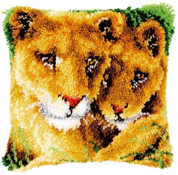PNV147954	Latch hook cushion kit Lioness and cub Vervaco