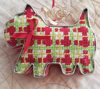 CANX20	Plaid Scottie	18  Mesh CANVAS COOKIE Cheryl Schaeffer And Annie Lee Designs