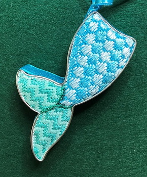 CANB9	Mermaid Tail 	18 Mesh CANVAS COOKIE Cheryl Schaeffer And Annie Lee Designs