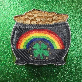 CANM38 Pot of Gold    18 Mesh CANVAS COOKIE Cheryl Schaeffer And Annie Lee Designs