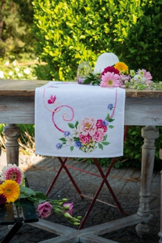 PNV154338  Vervaco Classic Flowers Bouquet Table Runner