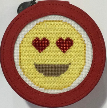 EMOJI ROUND Heart Eyes 3.25” x 3.25” 18 Mesh Sew Much Fun