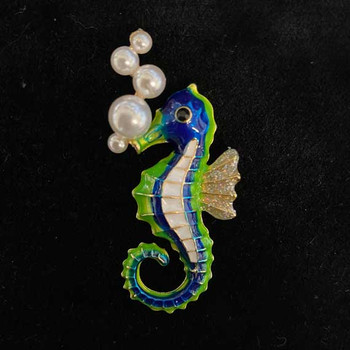 Sea And Summer Seahorse with Pearl Bubbles Needle Minder  Big Buddy The Meredith Collection