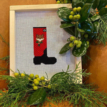 TLM‐27 Tally Ho Wellie – Fox and Holly  2 3/8”W x 4”H 18 Mesh Tout le Monde Needlepoint, LLC