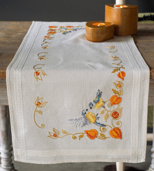 PNV194789 Chickadees with Cape Gooseberry Table Runner Vervaco