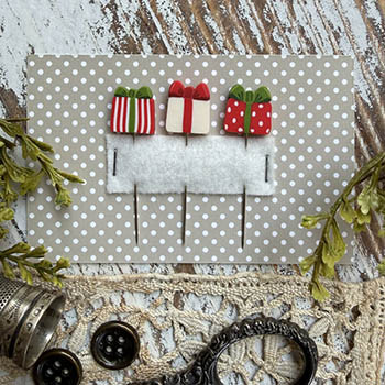 Christmas Gifts Pin Set by Puntini Puntini 26-2518