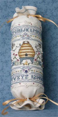Bumblebee Needle Roll (w/charm) by Bee Cottage, The 17-1205 